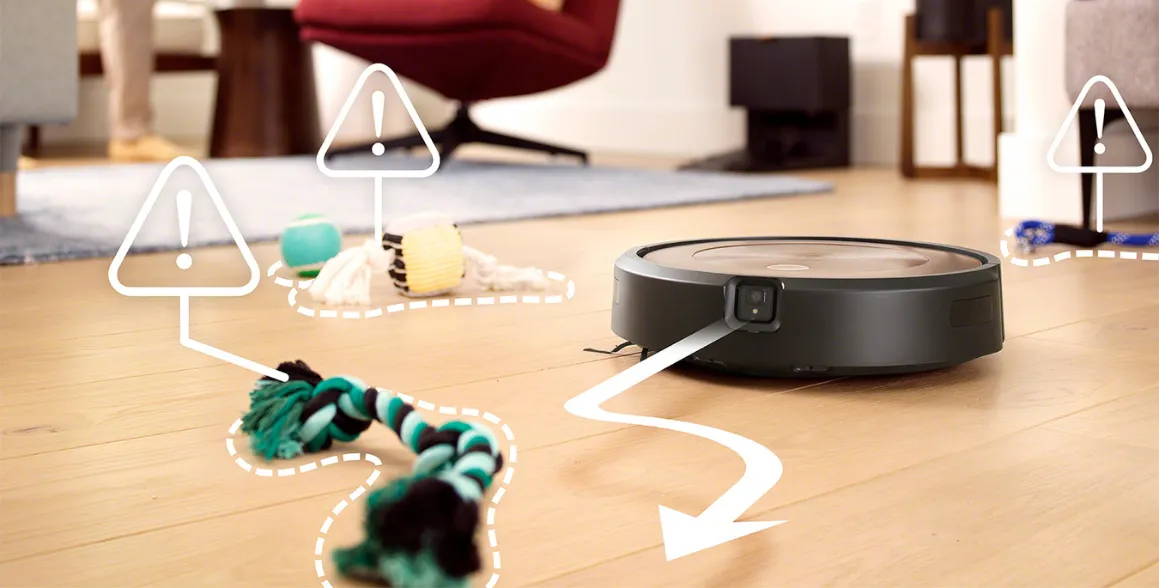 Vďaka technológii rozpoznávania predmetov vysávač iRobot Roomba j9+ prispôsobí trasu zakaždým, keď pri upratovaní narazí na káble, topánky či dokonca aj nehody po vašich domácich miláčikoch.