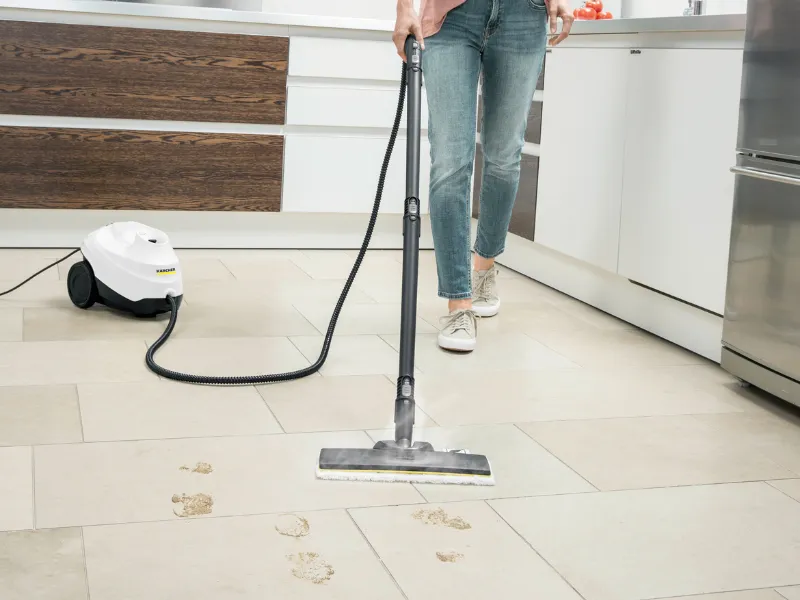 VĎaka r&yacute;chlemu a efek&iacute;vnemu čisteniu s SC 3 EASYFIX už nemus&iacute;te str&aacute;viť cel&yacute; deň upratovan&iacute;m