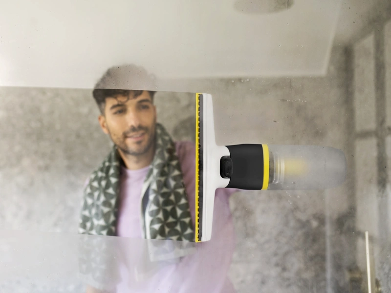 Vďaka držiaku Hook!It je čistič Kärcher WV 3 Comfort Precision vždy pripravený na okamžité vysatie všetkej vlhkosti z vášho sprchového kúta.