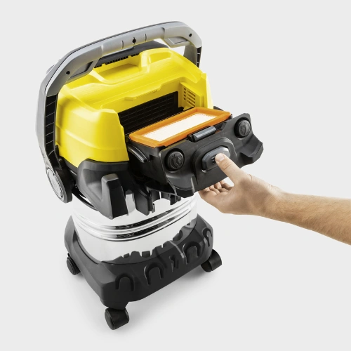 Viacúčelový vysávač Kärcher WD 7 Control P S 30/6/35/T disponuje jednoduchým bezkontaktným systémom výmeny filtra.