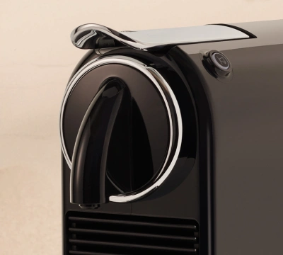 K&aacute;vovar Nespresso CitiZ v&aacute;m umožn&iacute; připravit espresso a lungo.