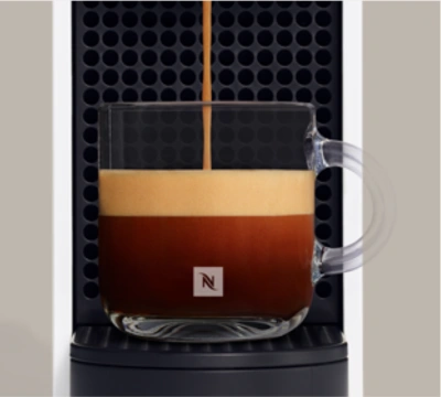 Kávovar Nespresso Essenza Mini má režim úspory energie.