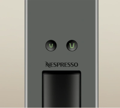 Kávovar na kapsule Nespresso Essenza umožňuje prípravu dvoch veľkostí šálok pre espresso aj lungo.