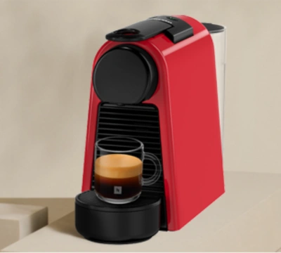 K&aacute;vovar Nespresso Essenza Mini m&aacute; pekn&yacute; kompaktn&yacute; dizajn.