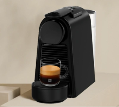 Kávovar Nespresso Essenza Mini má pěkný kompaktní design.
