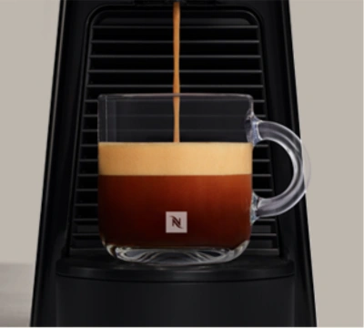 Kávovar Nespresso Essenza Mini má režim úspory energie.