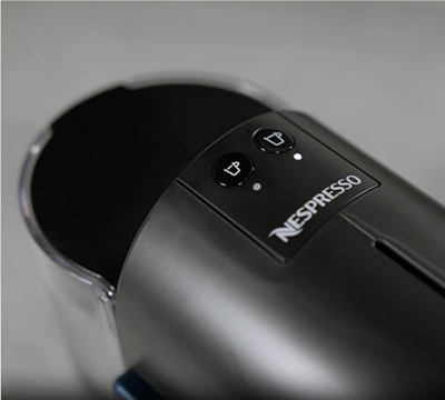 K&aacute;vovar Nespresso Pixie v&aacute;m umožn&iacute; pripraviť espresso a lungo.
