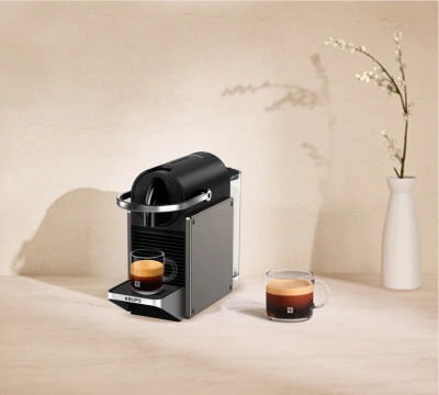 K&aacute;vovar Nespresso Pixie disponuje v&yacute;konn&yacute;m 19 bar čerpadlom.