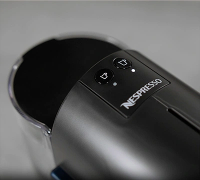K&aacute;vovar Nespresso Pixie v&aacute;m umožn&iacute; pripraviť espresso a lungo.
