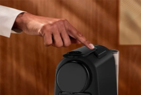 Kávovar Nespresso Essenza Mini vám umožní pripraviť espresso a lungo.