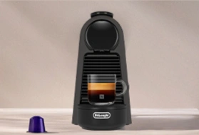 Kávovar Nespresso Essenza Mini disponuje usporným režimom.
