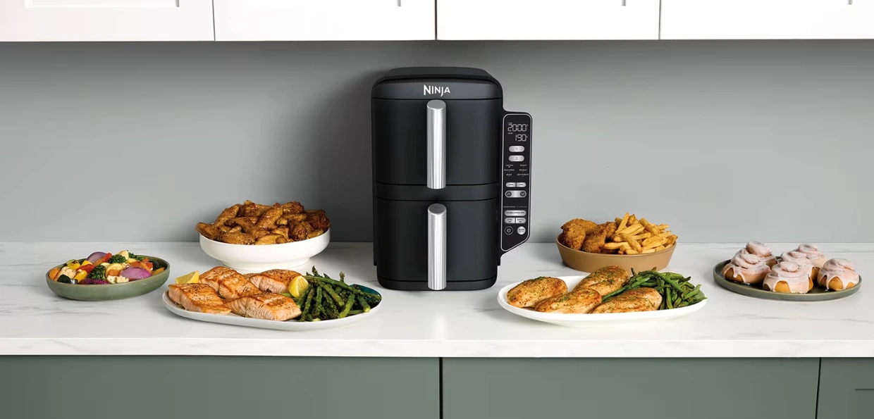 Teplovzdušná fritéza Ninja SL300EU Double Stack 9,5L je vašom tajným esom v kuchyni.