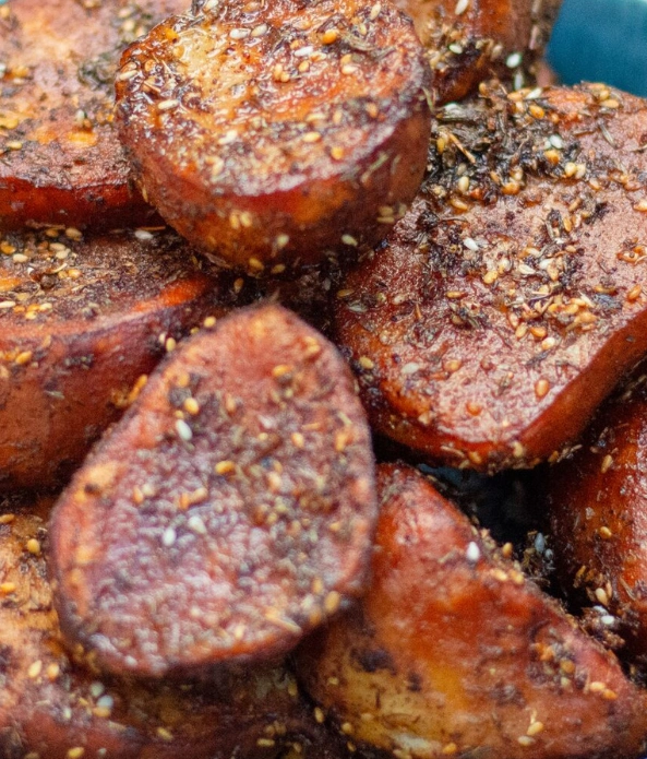 Vonkaj&scaron;&iacute; gril Ninja OG701EU disponuje funkciou Roast