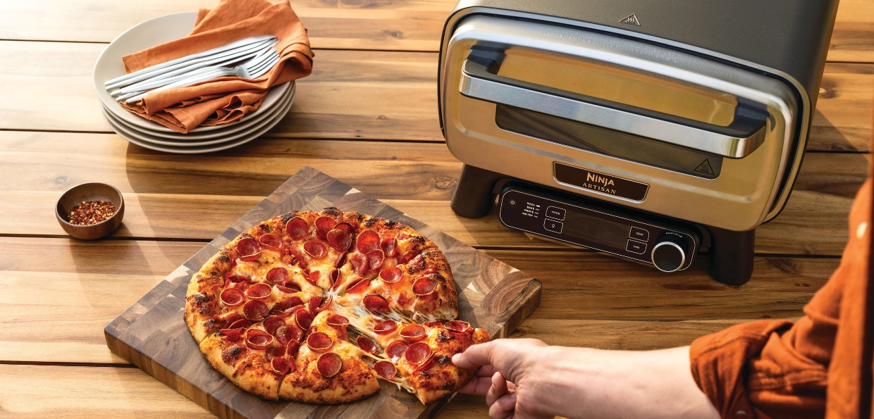 Pec na pizzu Ninja MO201EU Artisan je pri príprave skvelej domácej pizze vaším esom v rukáve.