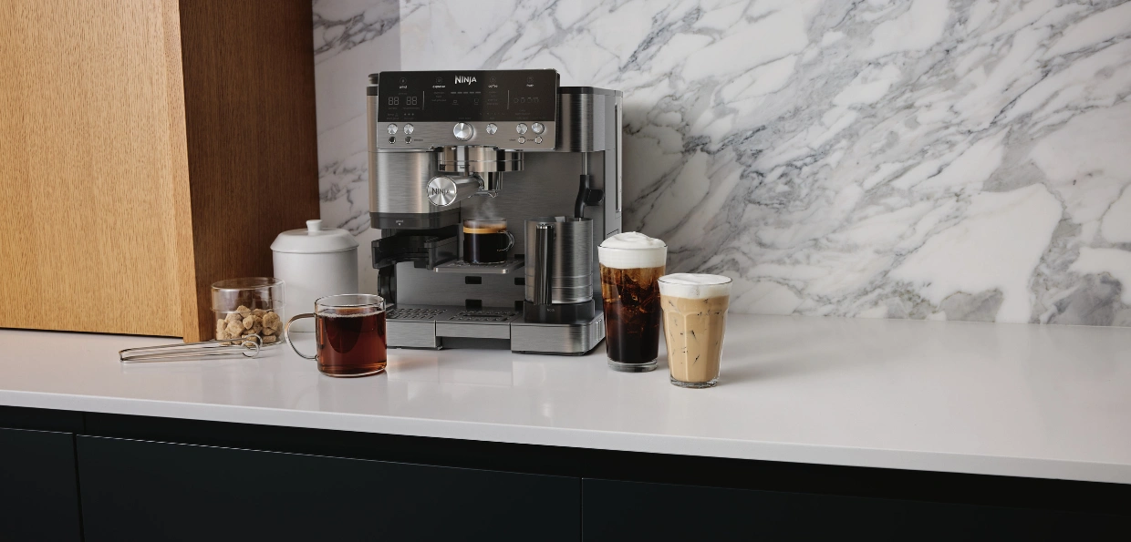 Či už milujete intenzívne espresso, hľadáte vyváženú filtrovanú kávu alebo osvieženie v podobe Cold Brew, kávovar Ninja ES601EU zvládne všetko.