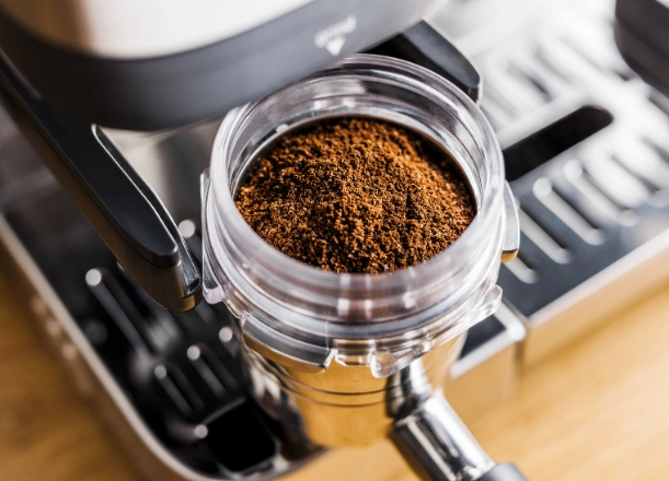 Technológia Barista Assist a integrovaná váha v kávovare Ninja ES601EU vás prevedú prípravou kávy od začiatku až do konca.