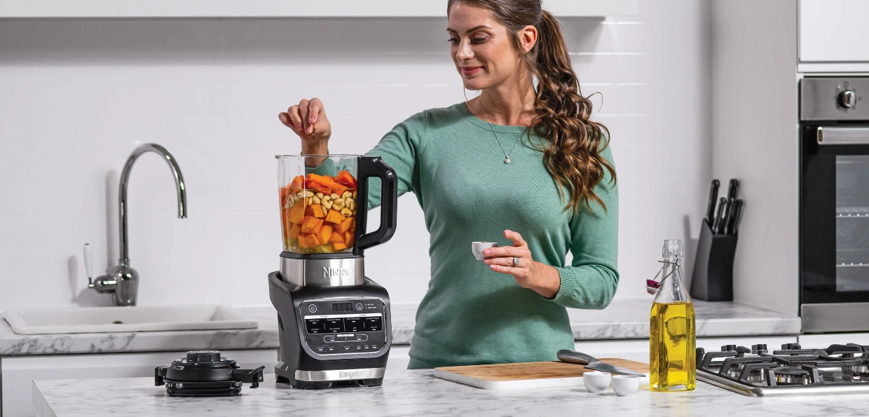 Či už m&aacute;te chuť na kr&eacute;mov&uacute; om&aacute;čku, zdrav&eacute; smoothie alebo džem, Ninja HB150EU pomocou 10 automatick&yacute;ch programov Auto-iQ v&scaron;etko priprav&iacute; za v&aacute;s.