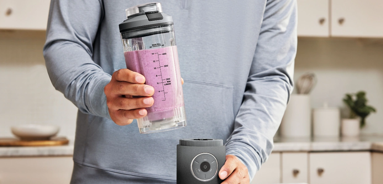 Smoothie mixér Ninja BC251EUGY je vaším esom pri príprave proteinových nápojov, osviežujúcich nápojov či zdravých smoothies.