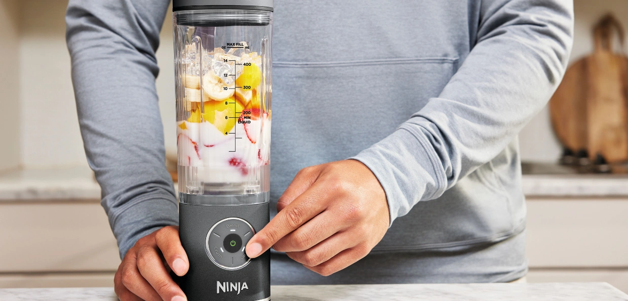 Stačí jedno stlačenie a mixér Ninja BC251EUGY pomocou technológie PowerBlast zmení aj tie najtvrdšie suroviny na perfektnú ľadovú triešť či hladkú vitamínovú bombu.