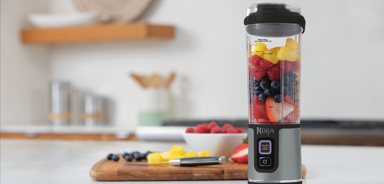 Stačí jedno stlačenie a mixér Ninja BC151EUBK pomocou technológie Blast zmení aj tie najtvrdšie suroviny na perfektnú ľadovú triešť či hladkú vitamínovú bombu.