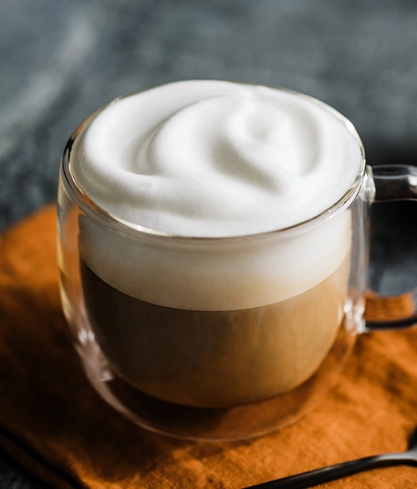 Pákový kávovar Ninja ES701EU Luxe Café Pro Series disponuje funkciou Thick Froth