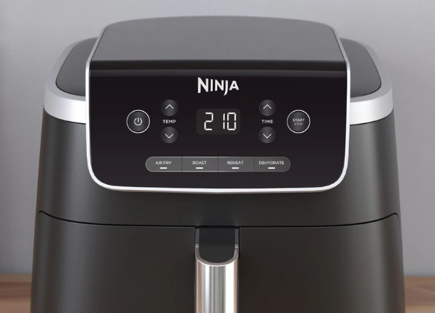 Elegantný ovládací panel fritézy Ninja AF140EU vám zaistí okamžitý a ľahký prístup k všetkým funkciám.