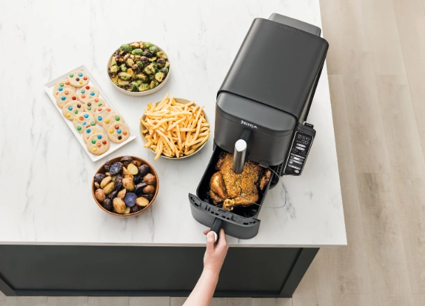 Sonda Foodi® Smart sleduje teplotu mäsa a fritézu vypne SL451EU v tej správnej chvíli.