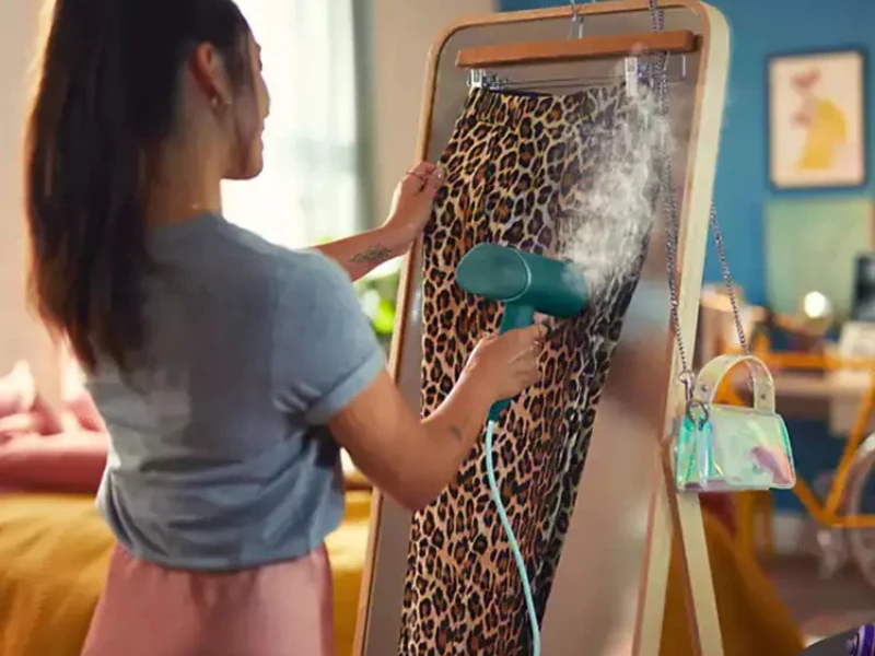 vertikalne-naparovanie-rucny-naparovac-Philips_