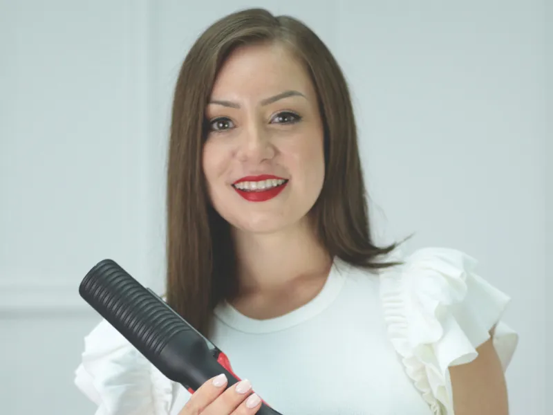 žehlička Revlon One Step Air Straight RVDR5330E zaruč&iacute; zrav&eacute; vlasy aj pri pravidelnom žehlen&iacute;.