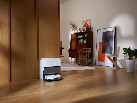 Dokovacia stanica RockDock Ultra 8v1 umyje a dezinfikuje mop vysávača Roborock S8 MaxV Ultra white.