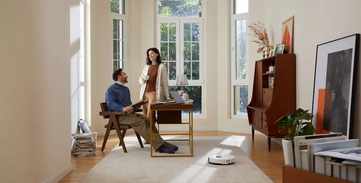 Výnimočná čistota od rohov až po okraje vďaka vysávaču Roborock S8 MaxV Ultra white.