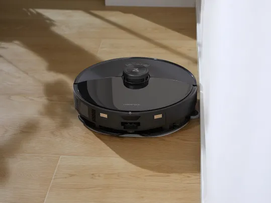 Systém mopovania Extra Edge robotického vysávača Roborock S8 MaxV Ultra black sa postará o precízne vytieranie blízko okrajov s pôsobivou presnosťou 1,68 mm.