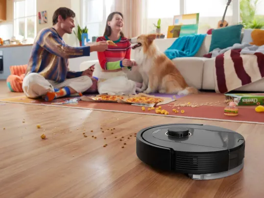 Vysávač Roborock Q5 Pro dokáže vďaka 5200 mAh batérii nepretržite vysávať až 4 hodiny.