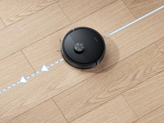 Roborock Q7 BF+ mopuje pozdĺž rýh podlahy.