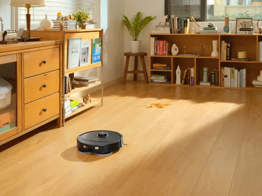 Extra odolné nčistoty a špina nemajú pred rotujúcimi mopmi vysávača Roborock Qrevo Pro Black žiadnu šancu.