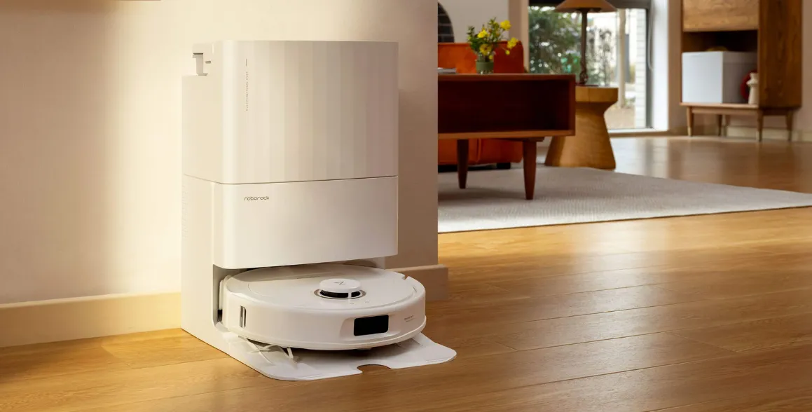 Multifunkčný dok 2.0 vysávača Roborock Qrevo Pro white umýva mopy horúcou vodou pri teplote až 60 °C, vďaka čomu sa dosiahne perfektná hygienická čistota, a následne ich vysuší teplým vzduchom.