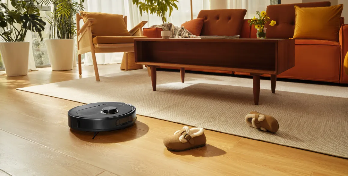 Vložte dôveru do vysávača Qrevo Pro Black, ktorý sa vďaka reaktívnej technológii vyhne akýmkoľvek prekážkam.