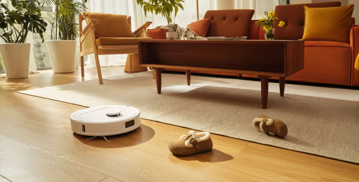 Vložte dôveru do vysávača Qrevo Pro white, ktorý sa vďaka reaktívnej technológii vyhne akýmkoľvek prekážkam.