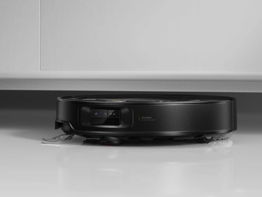 Vysávačk Roborock Saros Z70 je vysoký len 7,98 cm