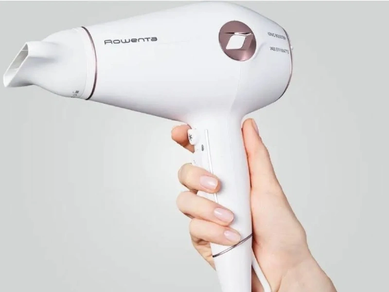 Su&scaron;ič vlasov Rowenta CV6135F0 m&aacute; ergonomick&yacute; dizajn.
