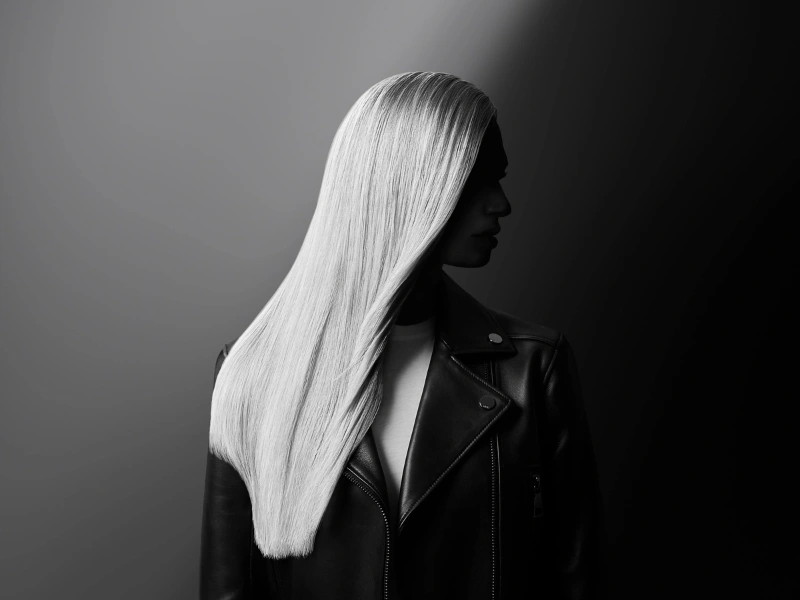 Exkluzívny povrch Keratin & Glow na žehličke Rowenta SF321LF0 zanecháva vlasy hebké a žiarivo lesklé.