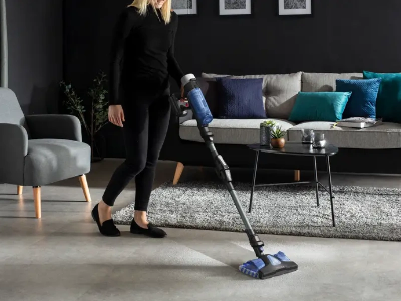 Vys&aacute;vač Rowenta RH20C7WO vys&aacute;va a mopuje z&aacute;roveň.