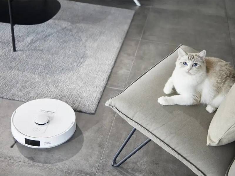 Robotický vysávač Rowenta RR9197WH vysáva a zároveň mopuje.