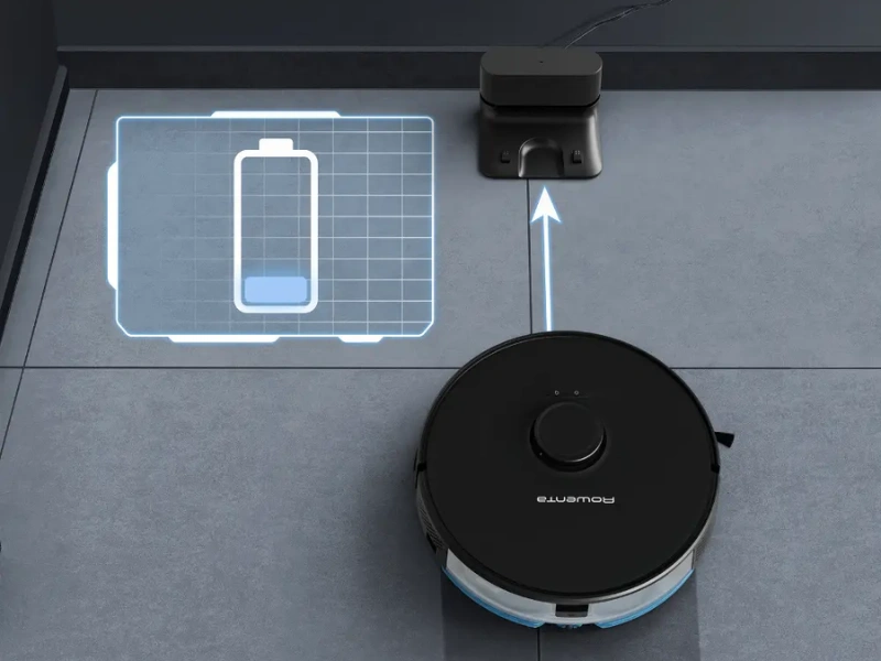 V pr&iacute;pade n&iacute;zkej bat&eacute;rie sa vys&aacute;vač Rowenta RR8575WH automaticky vr&aacute;ti do nab&iacute;jacej stanice.