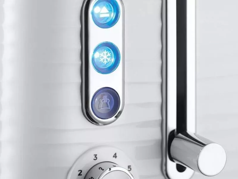 bezpecne-a-jednoduche-vysunutie-hrianky-russell-hobbs-inspire-white-24370-56_1718283706