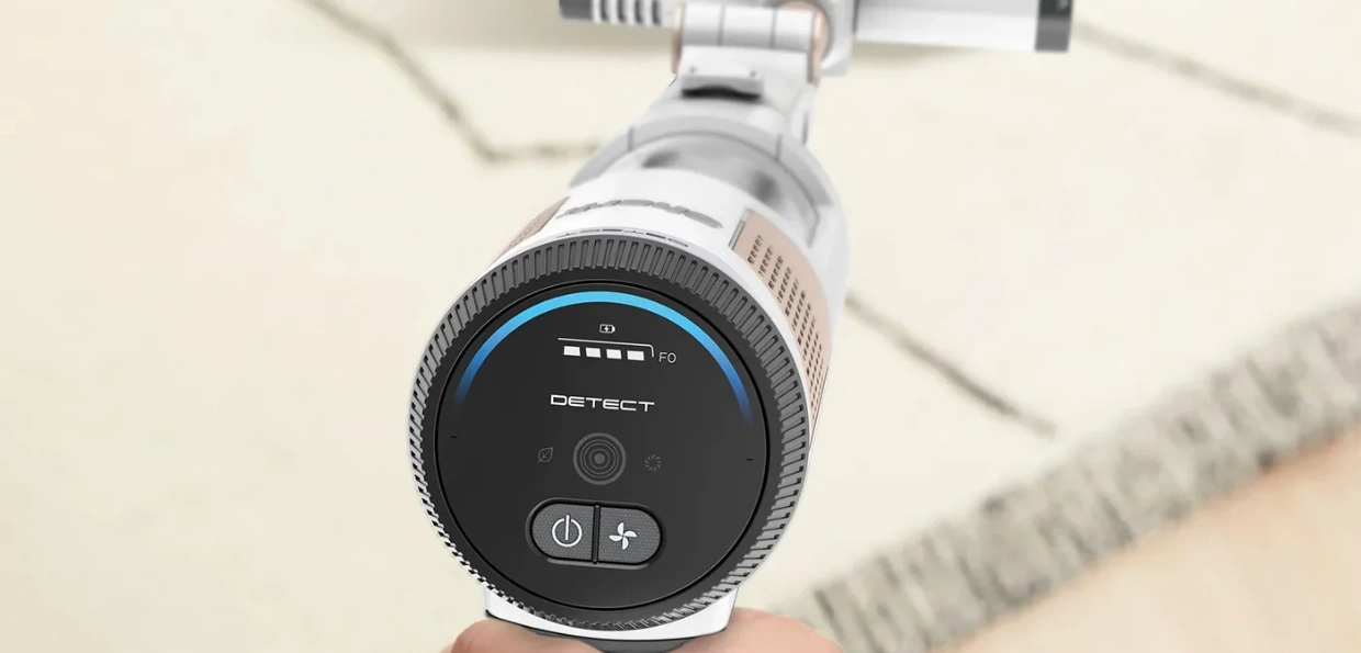 Vďaka technol&oacute;gii Power Pro vys&aacute;vač Shark IW3612EU rozpozn&aacute; typ podlahy, okraje aj nečistoty a nav&yacute;&scaron;i sac&iacute; v&yacute;kon až o 50 %.