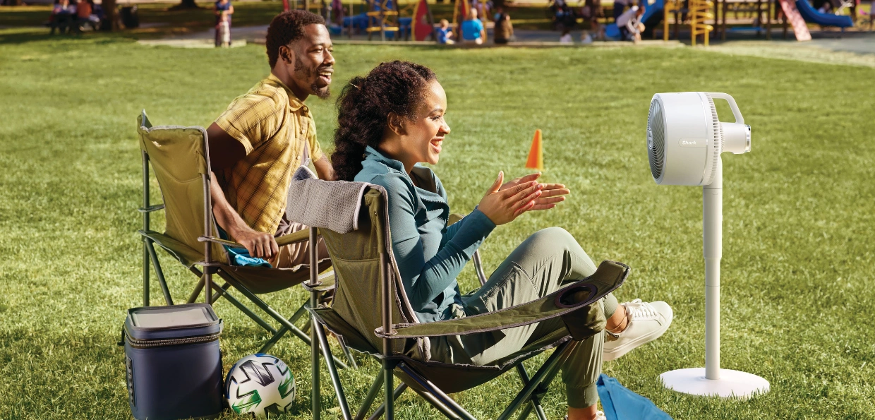 Bezdr&ocirc;tov&yacute; ventil&aacute;tor Shark FA220EU Flex Breeze je va&scaron;a tajn&aacute; zbraň proti hor&uacute;čavam.