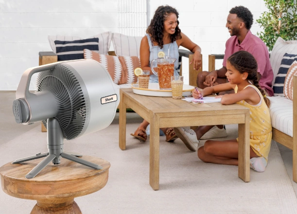 Vďaka 180&deg; oscil&aacute;cii ventil&aacute;tora Shark FA300EUWH a dosahu 20 m si každ&yacute; člen rodiny užije svoj podiel dokonal&eacute;ho osvieženia.
