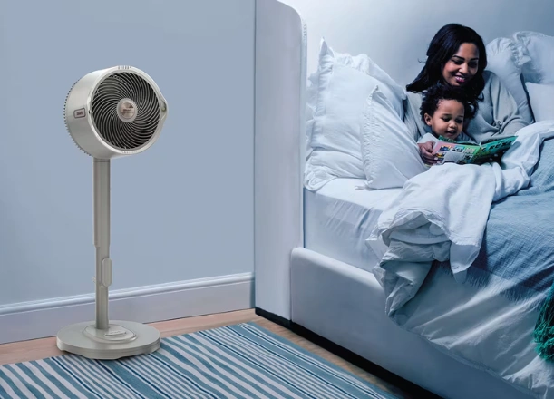 Hermetick&yacute; dizajn ventil&aacute;tora Shark FA300EUWH chr&aacute;ni elektroniku pred vodou a UV žiaren&iacute;m, zatiaľ čo tich&yacute; chod zaručuje neru&scaron;en&yacute; relax či sp&aacute;nok v sp&aacute;lni.