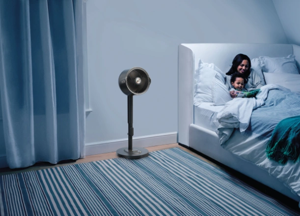 Hermetick&yacute; dizajn ventil&aacute;tora Shark FA300EU chr&aacute;ni elektroniku pred vodou a UV žiaren&iacute;m, zatiaľ čo tich&yacute; chod zaručuje neru&scaron;en&yacute; relax či sp&aacute;nok v sp&aacute;lni.